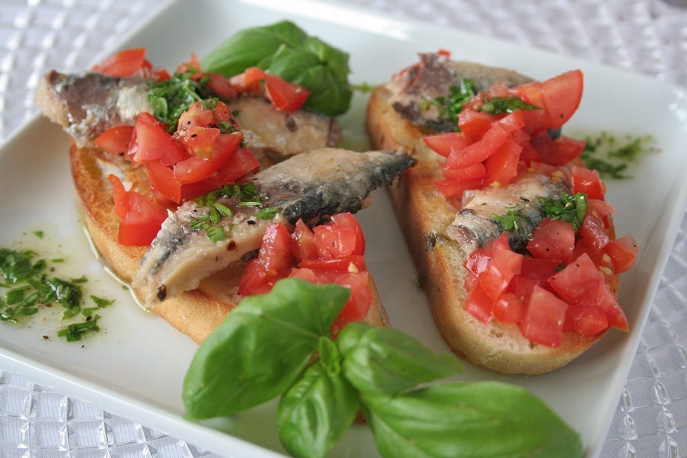 Sardines on bruschetta with crème fraiche