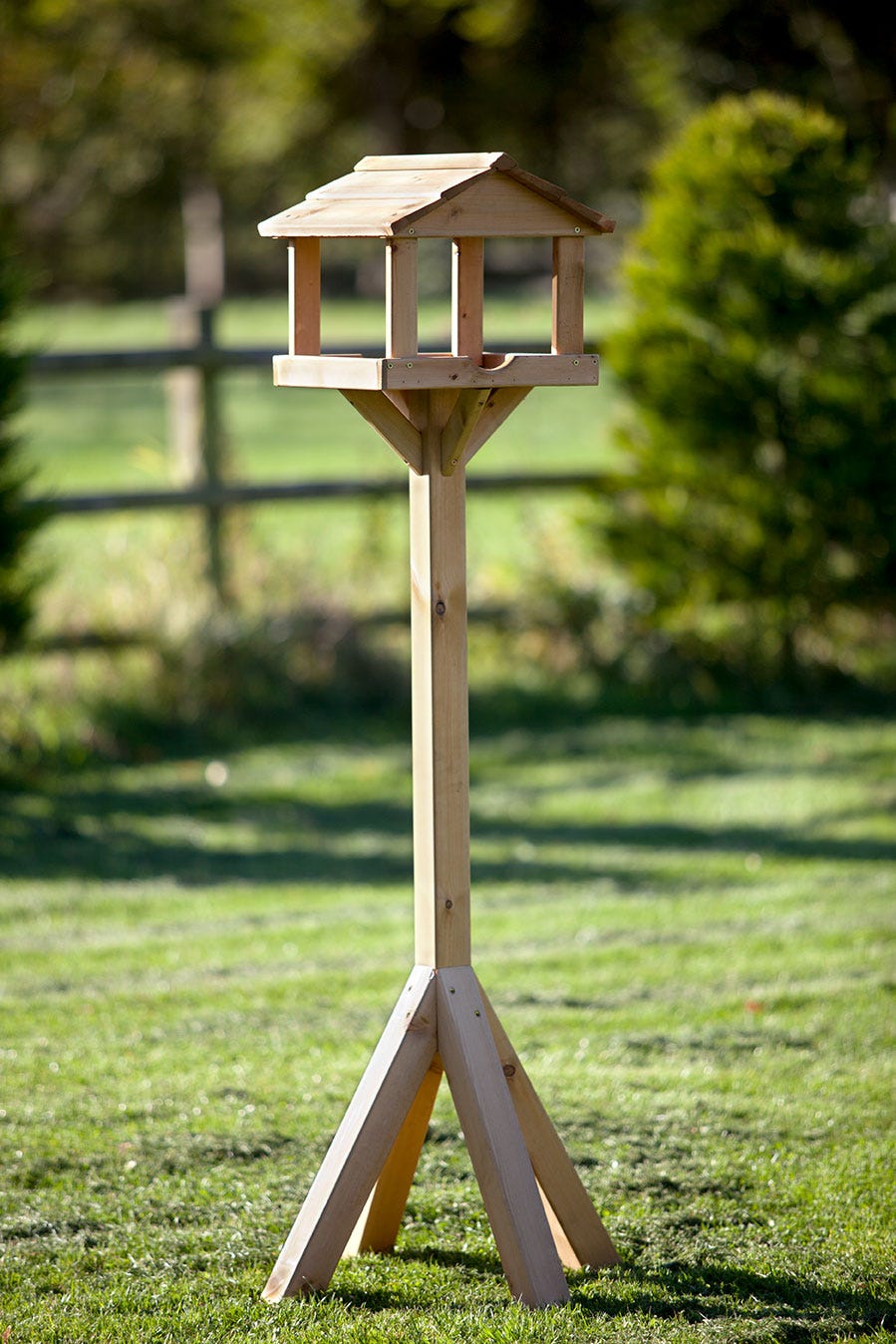 RSPB Freestanding bird table