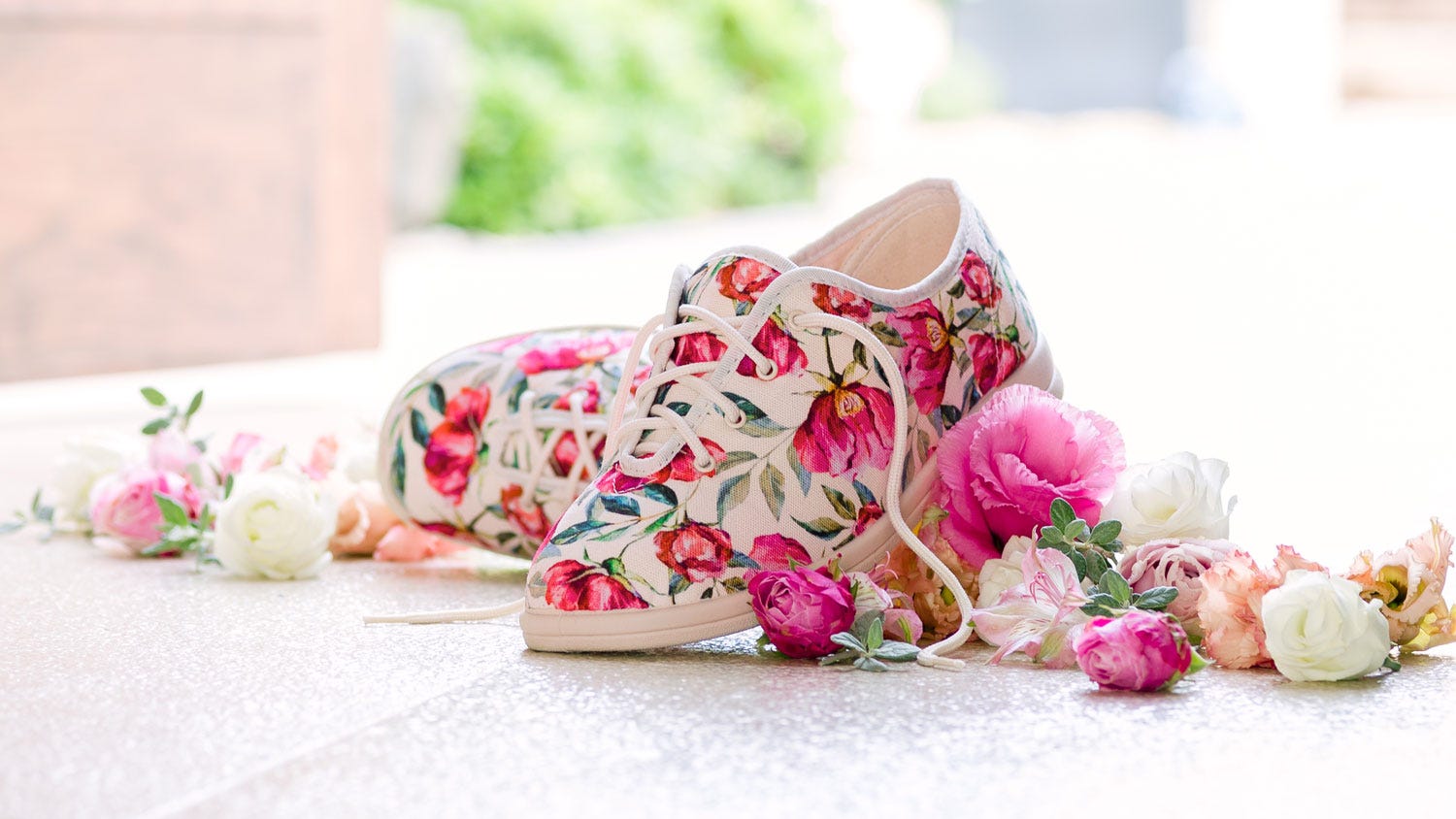 Sammi floral extra roomy shoe