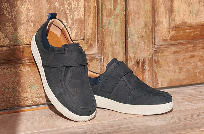 Men’s extra wide footwear