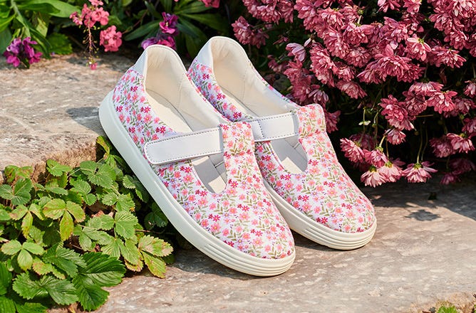 Women’s extra wide footwear