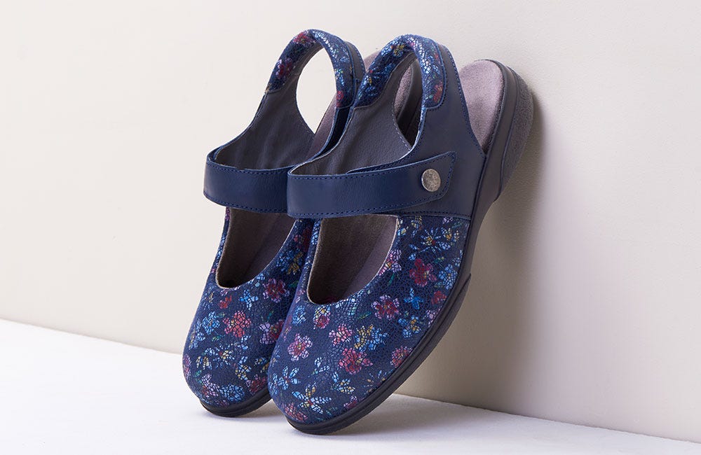 Extra wide fitting women's shoe in Navy Floral print Extra wide fitting women's shoe in Navy Floral print